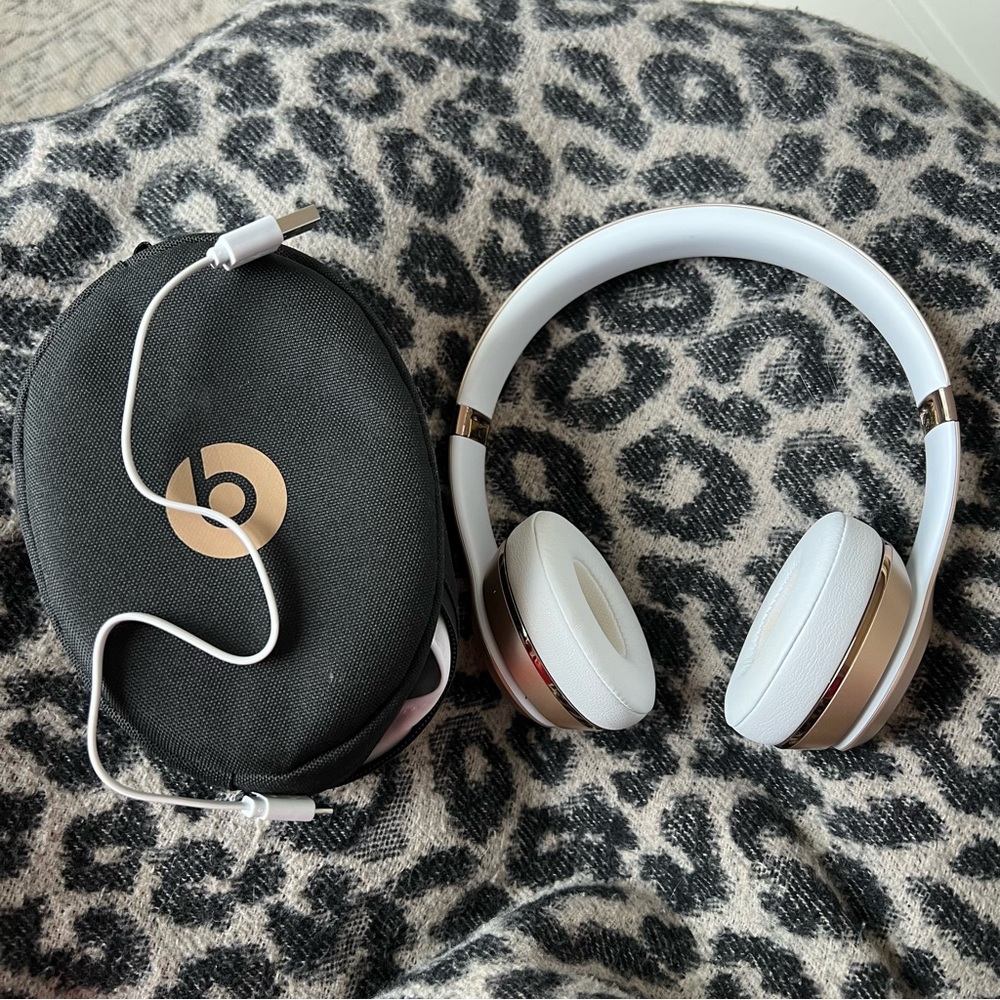 Beats by Dr Dre Solo 3 headphones with case and charging cable